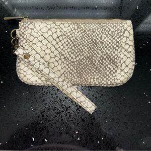 Travelon Quilted Snake Print Wristlet Pouch - Neutral Grey/Beige RFID